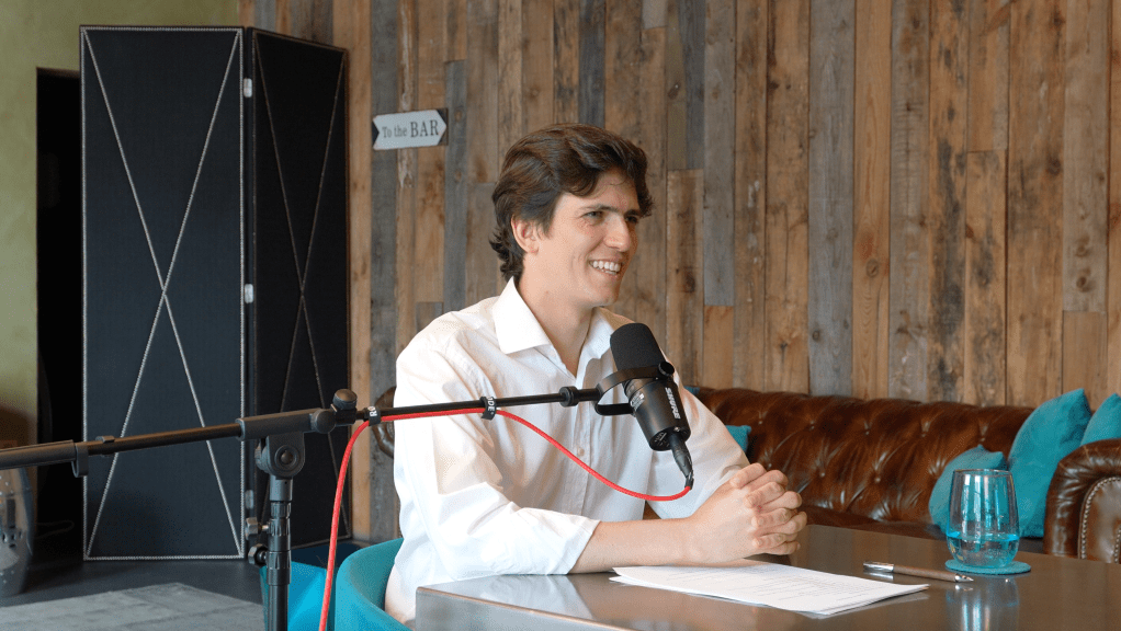 Conocemos a Nacho Vázquez,  el joven que está detrás de Rompiendo el Molde, el podcast de&nbsp;moda