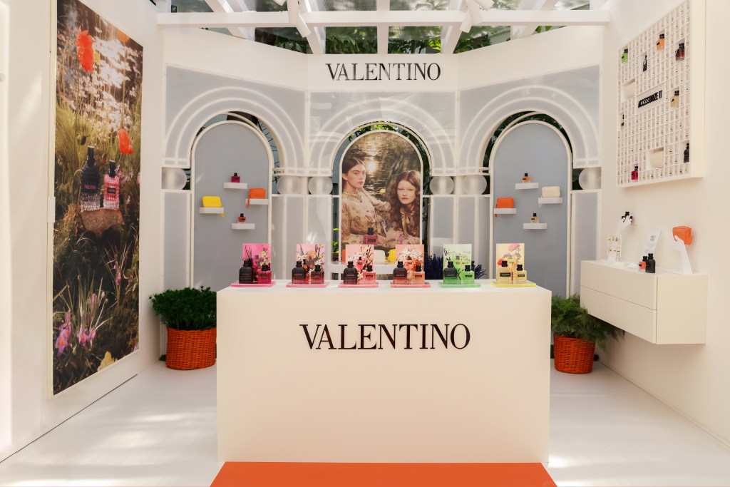 Valentino instala en Puente Romano Marbella un pop up&nbsp;beauty