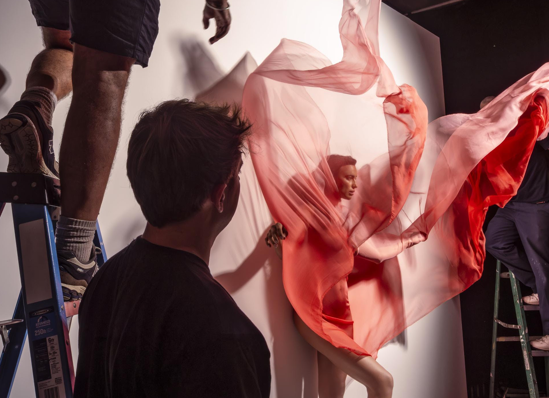 En el backstage del Calendario Pirelli 2026