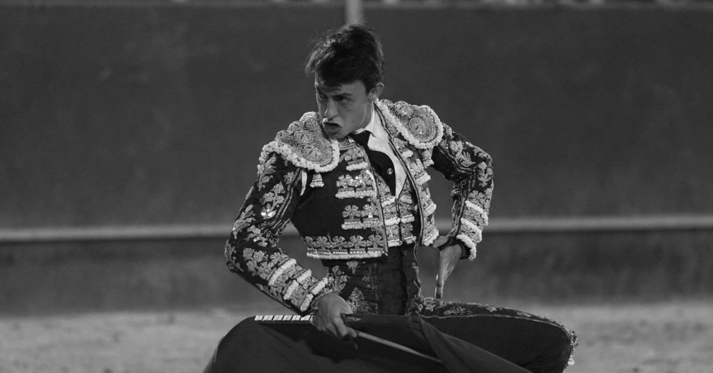 Alejandro Chicharro: “Ser valiente es lo que te permite enfrentarte al toro y a la vida con decisión, no con&nbsp;imprudencia”.