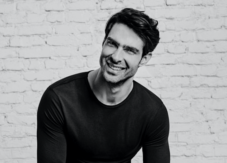 Entrevista con Juan Betancourt, que renueva el icono de Abanderado: entre la piel y el&nbsp;mito.