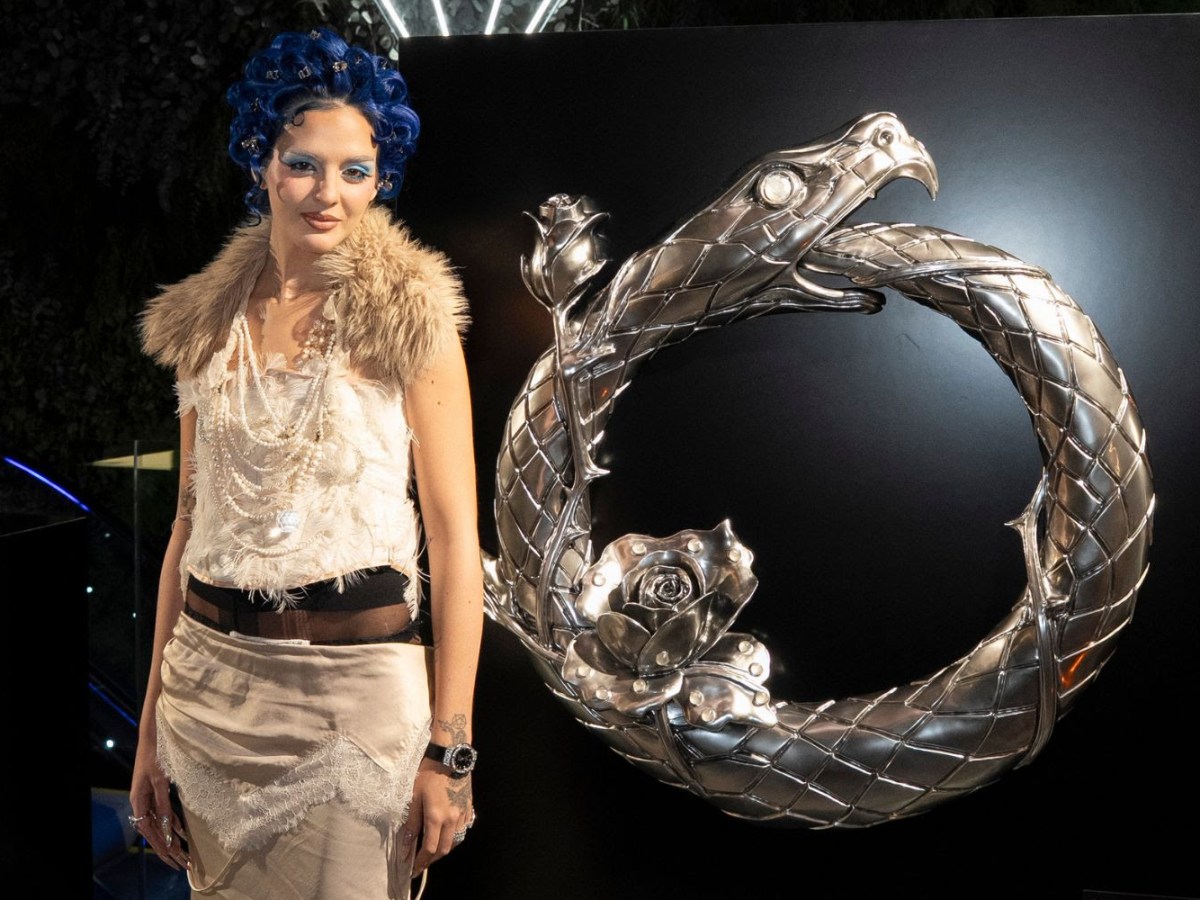 Sita Abellán reinterpreta el barroco con un peinado de anillas firmado por&nbsp;ghd