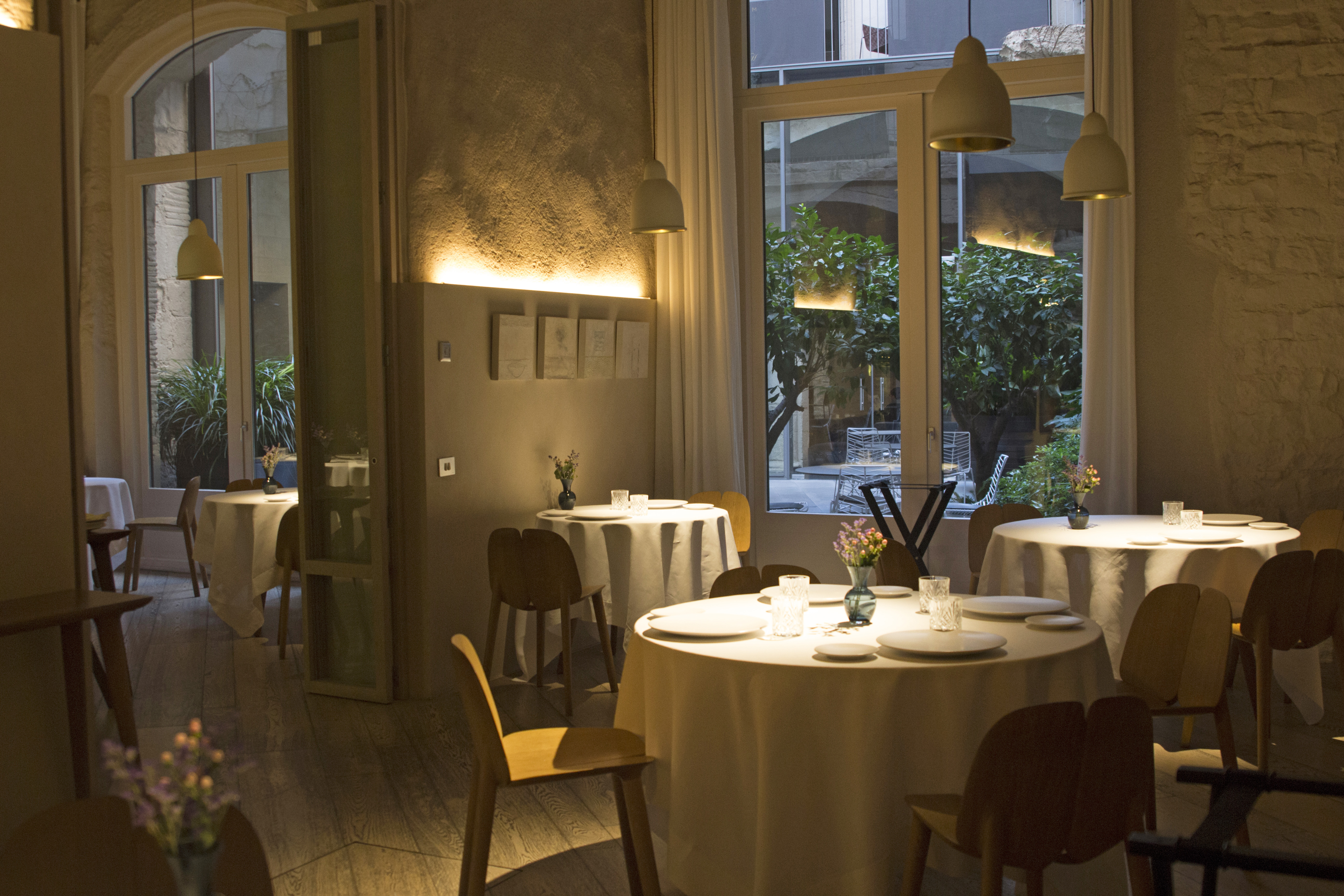 Rosas, libros y mesa: el Sant Jordi más sofisticado se vive en el Mercer Barcelona