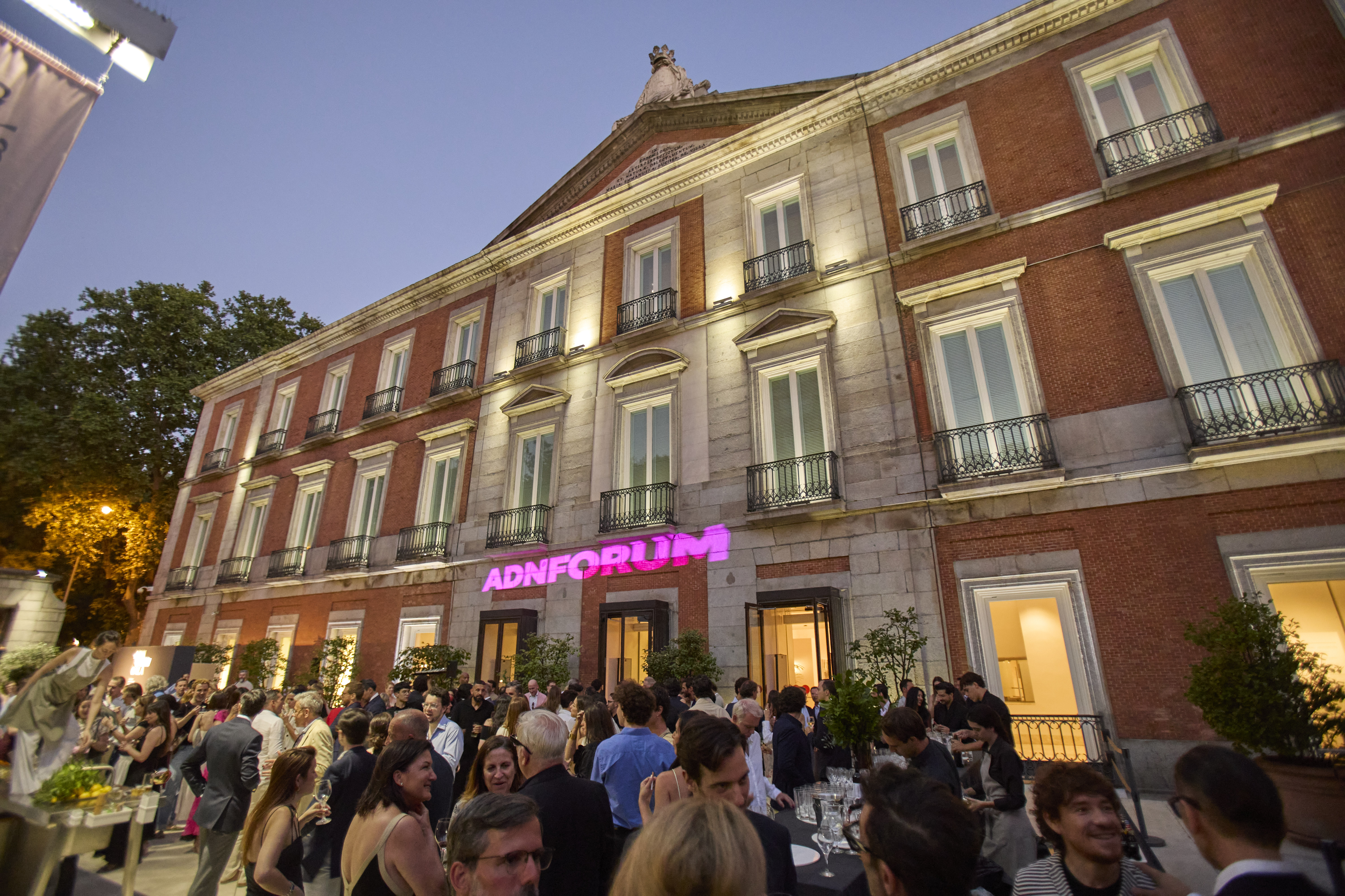 Rafael Canogar recibe el Reconocimiento Honorífico a las Artes de ADN Forum en el Thyssen