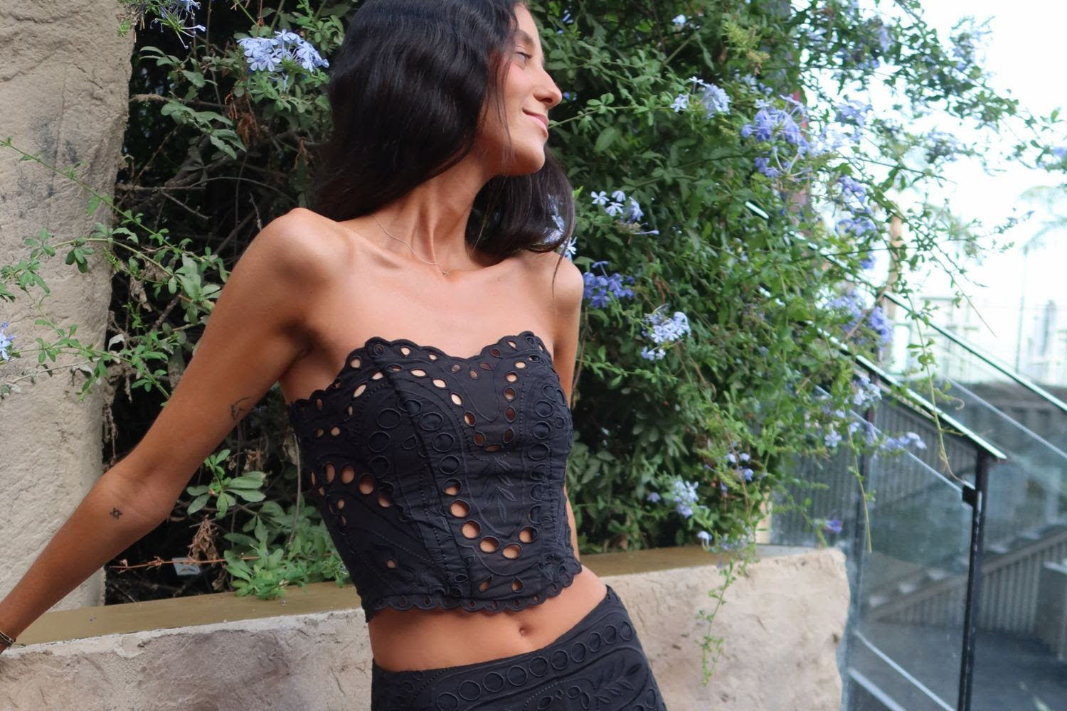 Victoria Federica se niega a despedir el verano con este conjunto troquelado ‘made in Ibiza’